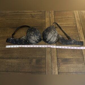 Maidenform Comfort Devotion Black and Cream Lace Bra